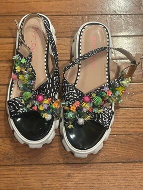 Betsey Johnson Black Floral Beaded Platform Slingback Sandals size 10